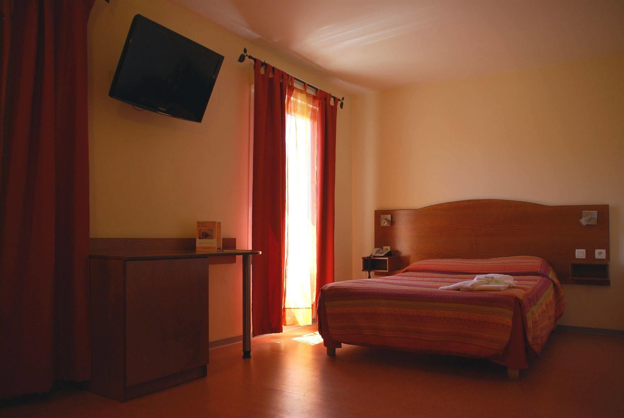 Hotel De L'Orb Bédarieux 외부 사진